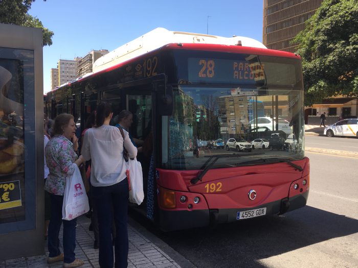 スペイン　セビージャ　バス　電車　地下鉄　自転車　タクシー　観光　移動手段　方法　安い　便利